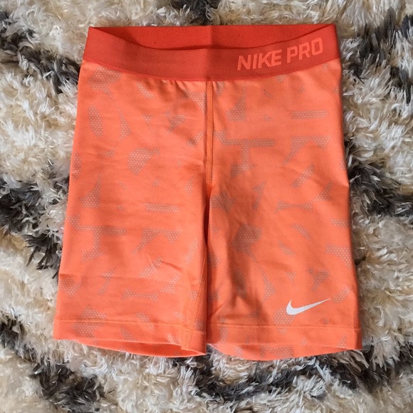 Nike work out shorts - Picture 1 of 4